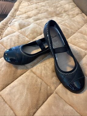 Clarks Girls Black leather Quilted Mary Jane Flats with Patent Cap
